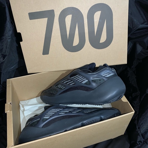 adidas Yeezy 700 V3 Alvah